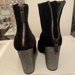 SPARKLING HEELS